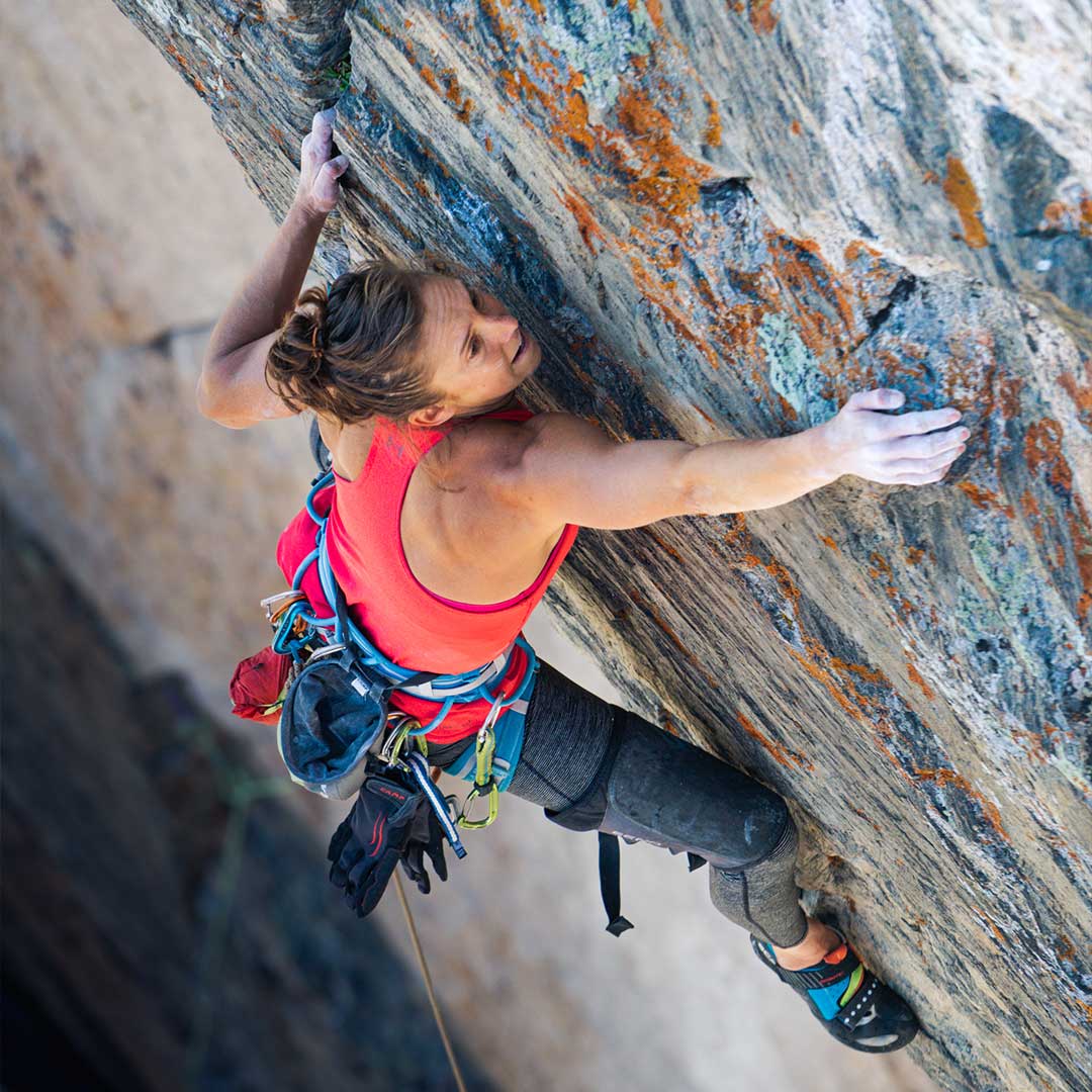 Amity on Barnacle Scars (5.13) on Ship's Prow